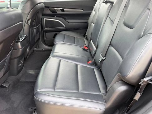Used 2024 Kia Telluride LX FWD image 12
