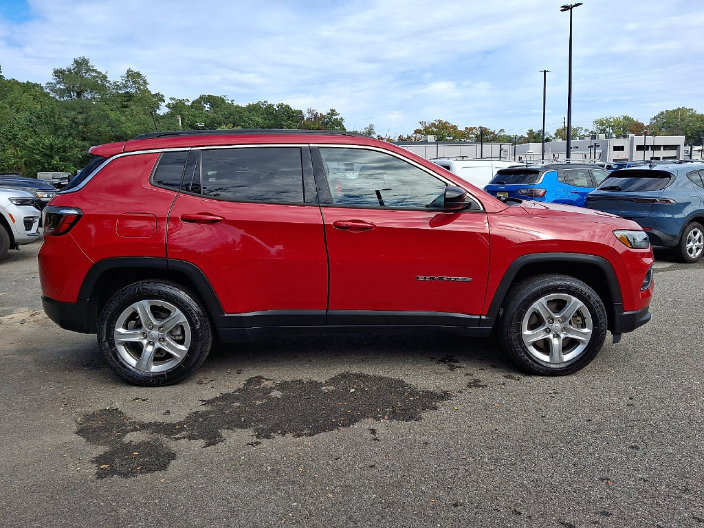 Certified 2023 Jeep Compass Latitude w/ Sun and Sound Group AWD/4WD image 7