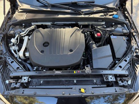 Used 2025 Volvo V60 B5 Cross Country Plus image 28