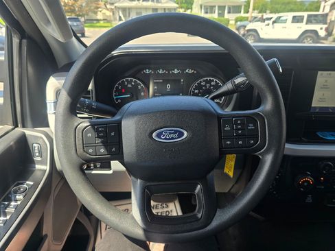 Used 2026 Ford F250 XLT w/ Snow Plow/Camper Package AWD/4WD image 7