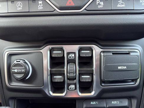 New 2026 Jeep Gladiator Sport AWD/4WD image 13