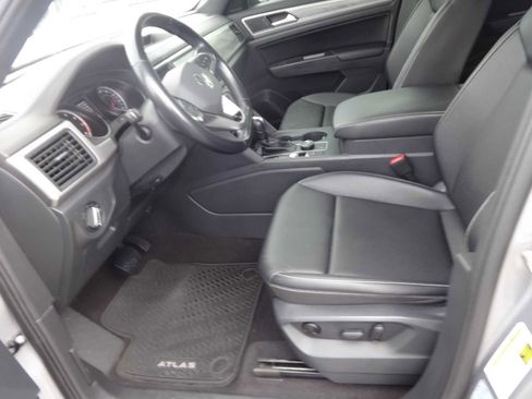 Used 2020 Volkswagen Atlas Cross Sport SE w/ Towing Package image 14