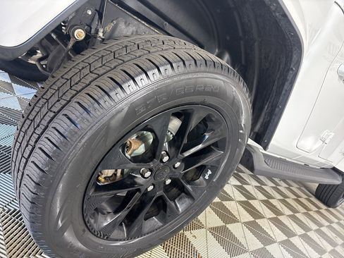 Used 2021 Jeep Gladiator Overland image 36