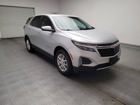 Used 2022 Chevrolet Equinox LT w/ Driver Convenience Package image 13