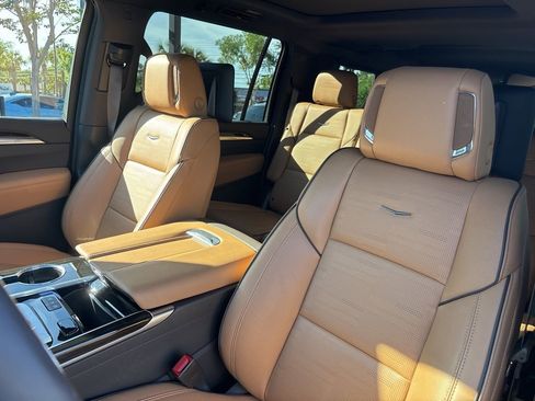 Used 2026 Cadillac Escalade ESV Luxury w/ Touring Package AWD/4WD image 9