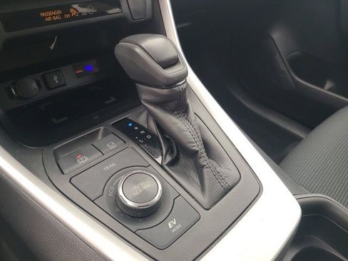 Used 2021 Toyota RAV4 LE w/ Carpet Mat Package (TMS) image 26