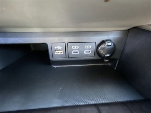 Used 2023 Toyota Highlander Limited image 20