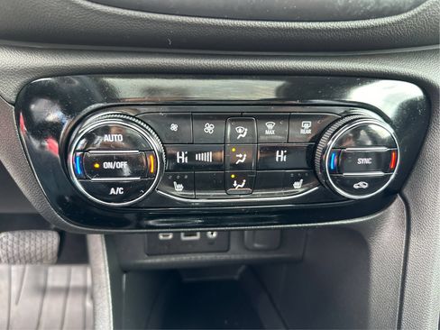 Used 2022 Buick Encore GX Essence w/ Experience Buick Package AWD/4WD image 28