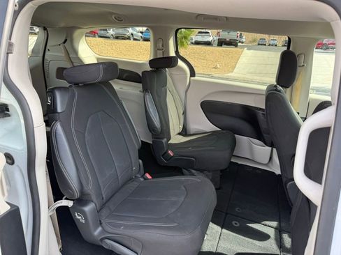 Used 2023 Chrysler Voyager LX image 16