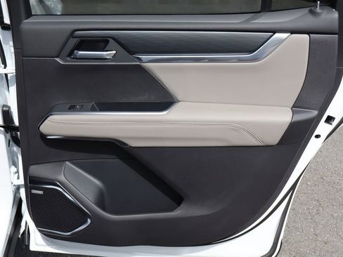 New 2026 GMC Acadia Elevation w/ Elevation Premium Package AWD/4WD image 22