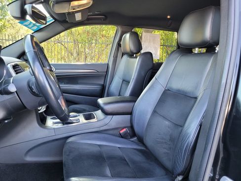 Used 2018 Jeep Grand Cherokee Altitude AWD/4WD image 12
