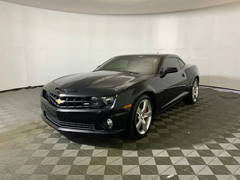 Used 2010 Chevrolet Camaro SS RWD image 3