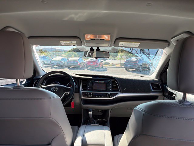 Used 2015 Toyota Highlander Plus AWD/4WD image 11
