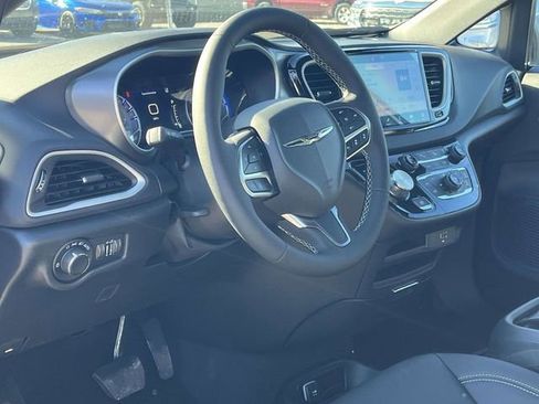 New 2026 Chrysler Voyager LX image 9