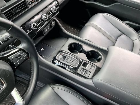 Used 2025 Honda Pilot EX-L image 17