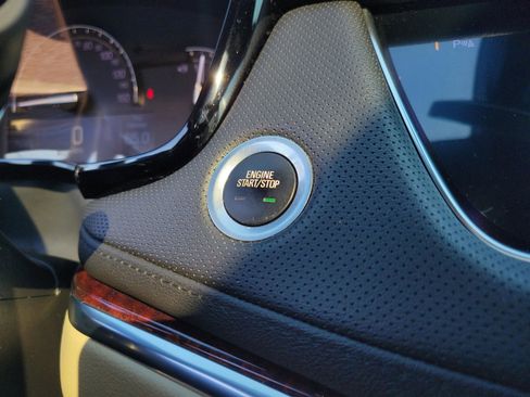 Used 2018 Cadillac XT5 Luxury w/ Driver Awareness Package image 9