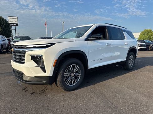 New 2026 Chevrolet Traverse LT FWD image 2