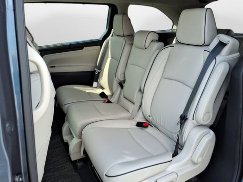 New 2026 Honda Odyssey Touring image 9