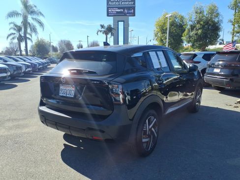 Certified 2025 Nissan Kicks SV w/ Charging Package image 6
