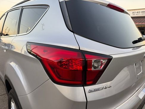Used 2019 Ford Escape SEL image 9