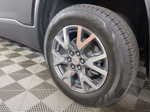 Used 2023 GMC Acadia SLT AWD/4WD image 9
