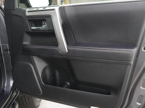 Used 2022 Toyota 4Runner Limited AWD/4WD image 9