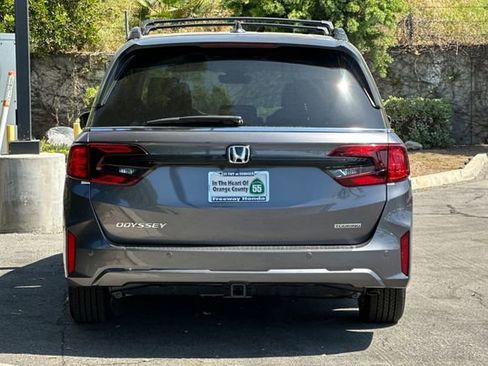 New 2026 Honda Odyssey Touring image 5