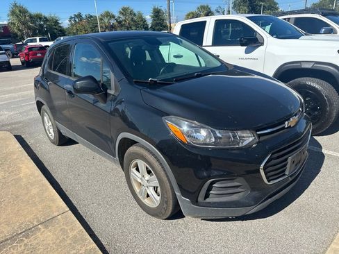 Used 2020 Chevrolet Trax LS w/ Tint and Cruise Package FWD image 3
