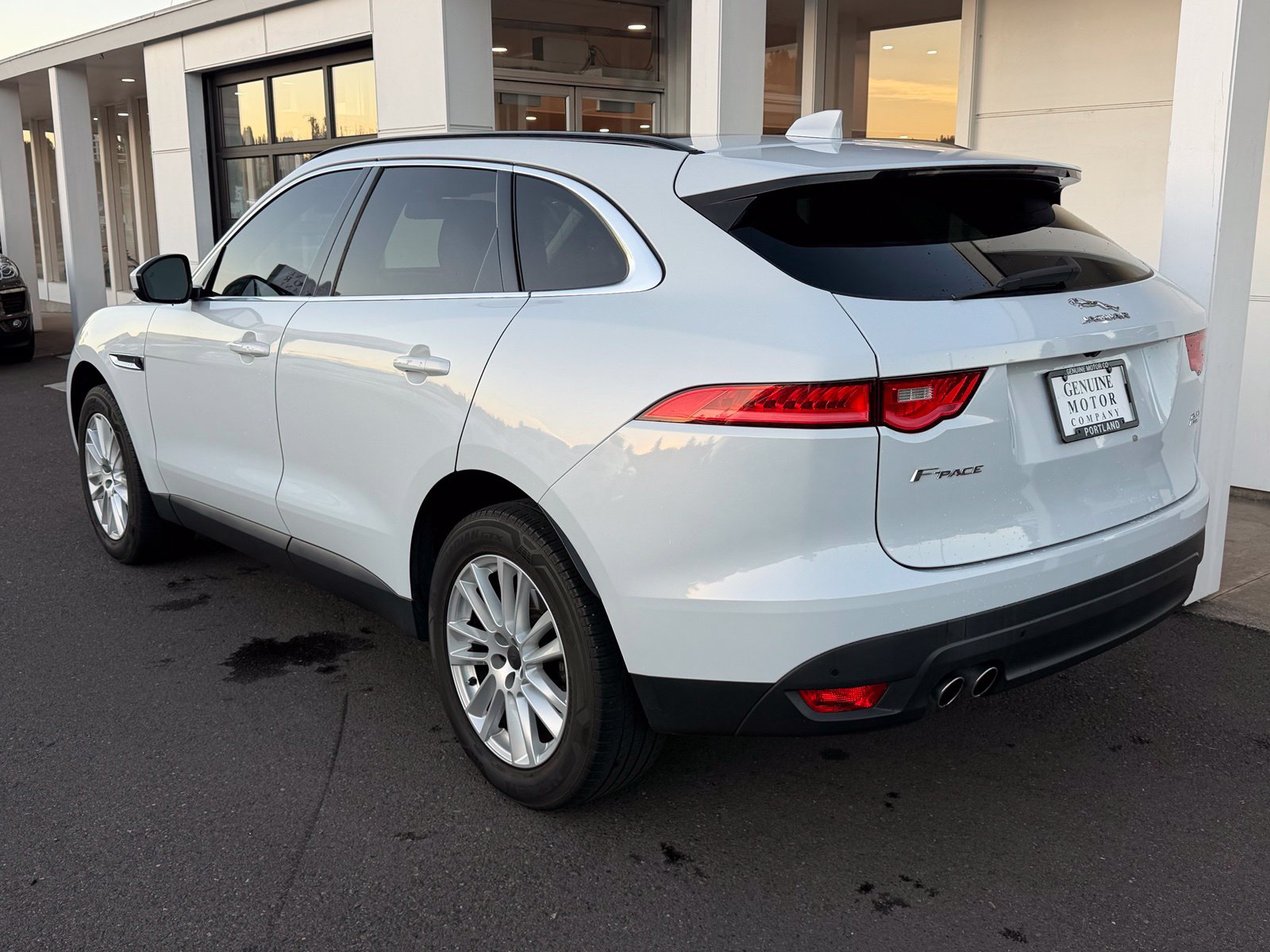 Used 2017 Jaguar F-PACE Prestige AWD/4WD image 3