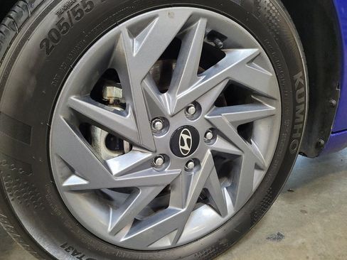 Used 2024 Hyundai Elantra Blue image 31