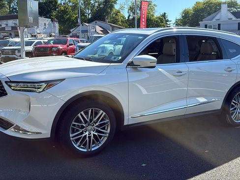 Used 2022 Acura MDX SH-AWD w/ Advance Package image 3