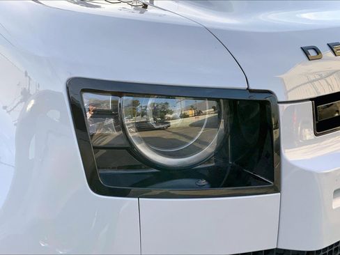 New 2026 Land Rover Defender 110 X-Dynamic SE image 16