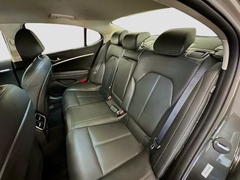 Used 2025 Genesis G70 2.5T image 29