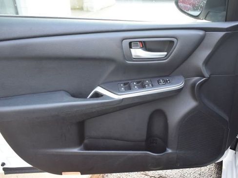 Used 2015 Toyota Camry SE image 15