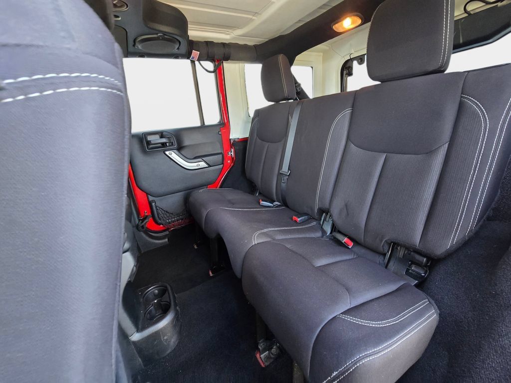 Used 2013 Jeep Wrangler Unlimited Sahara AWD/4WD image 17