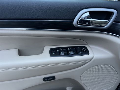 Used 2020 Jeep Grand Cherokee Limited image 15