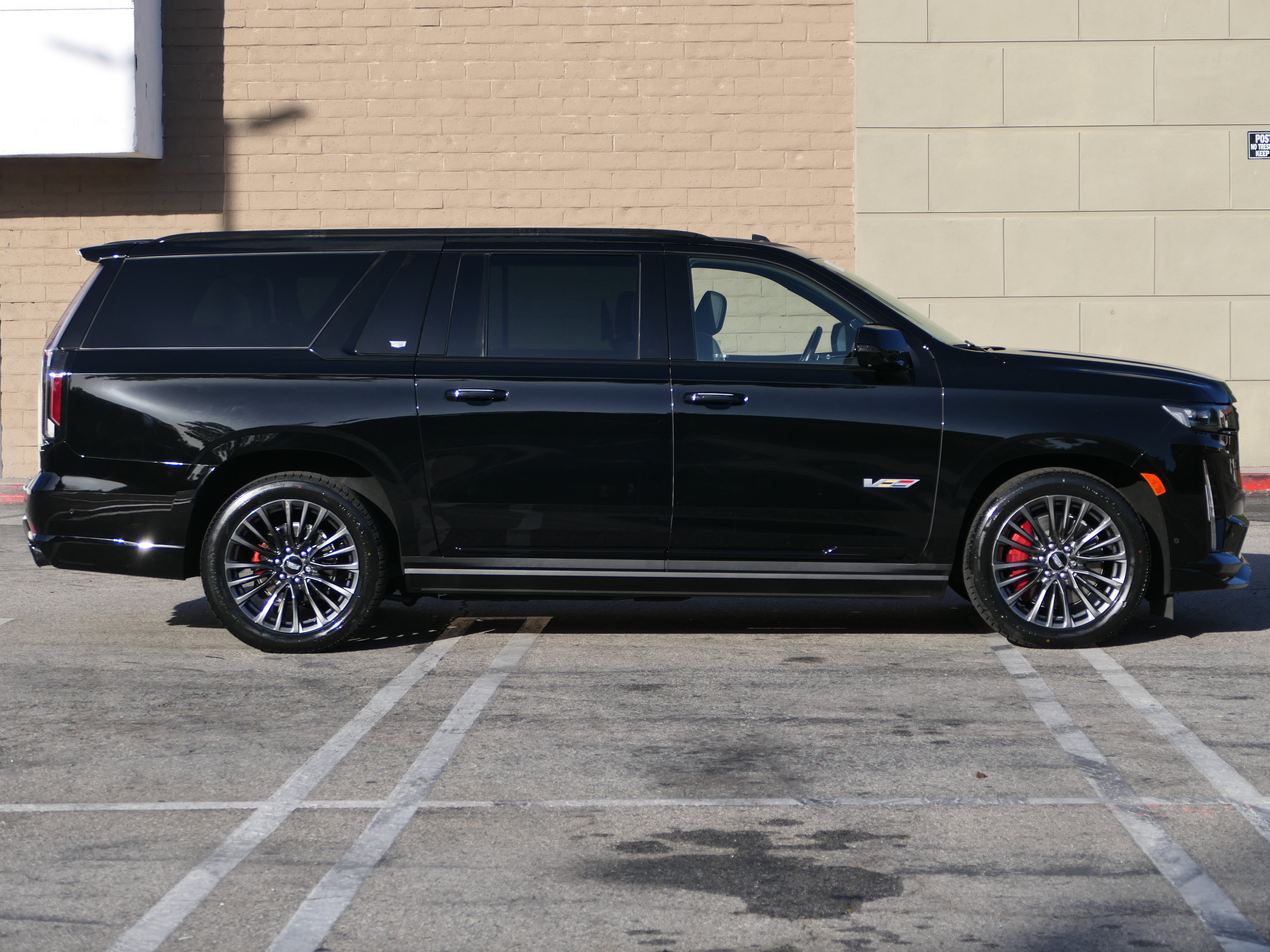 Used 2023 Cadillac Escalade ESV V AWD/4WD image 7