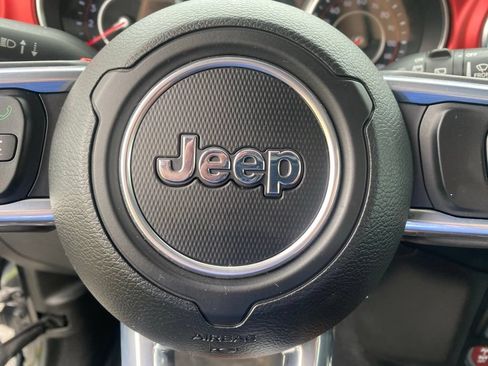 Used 2022 Jeep Wrangler Unlimited Rubicon w/ LED Lighting Group AWD/4WD image 30