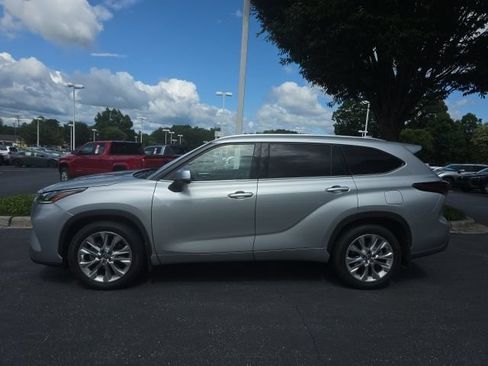 Used 2025 Toyota Highlander Limited AWD/4WD image 5