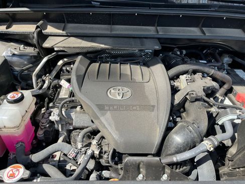 Used 2025 Toyota Highlander LE image 33
