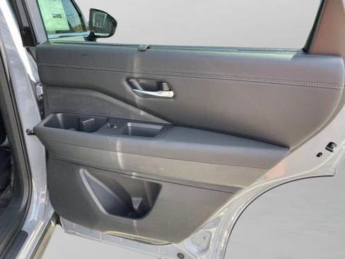 New 2026 Nissan Pathfinder Platinum FWD image 18
