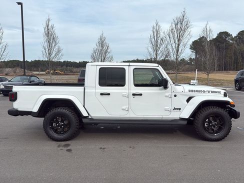 New 2025 Jeep Gladiator High Tide image 8