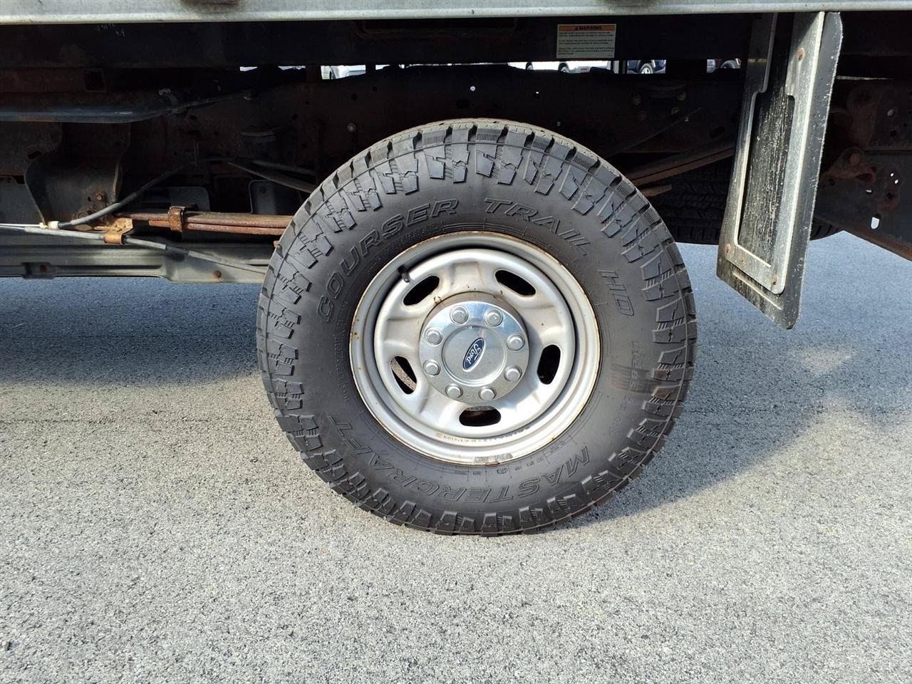 Used 2015 Ford F250 XL w/ Power Equipment Group AWD/4WD image 6