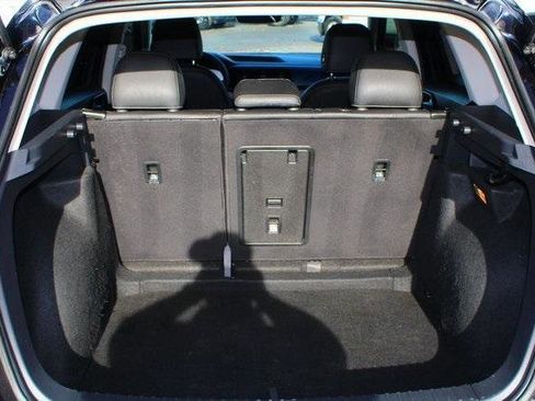 Used 2023 Volkswagen Taos SE w/ Panoramic Sunroof Package image 8