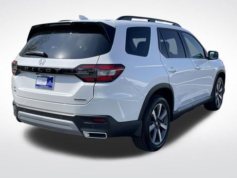 Certified 2025 Honda Pilot Touring image 6