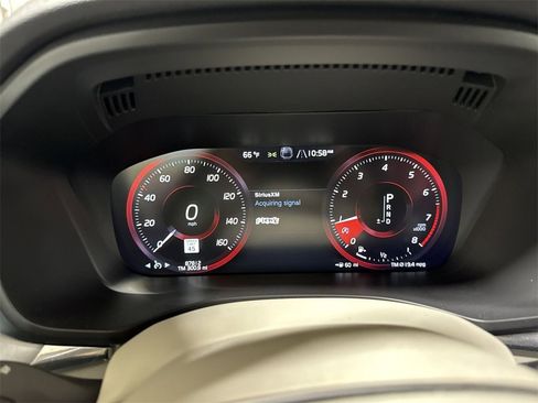 Used 2020 Volvo XC60 T5 Momentum image 11
