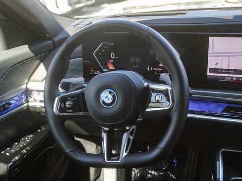 Used 2026 BMW 750e xDrive w/ Premium Package AWD/4WD image 11
