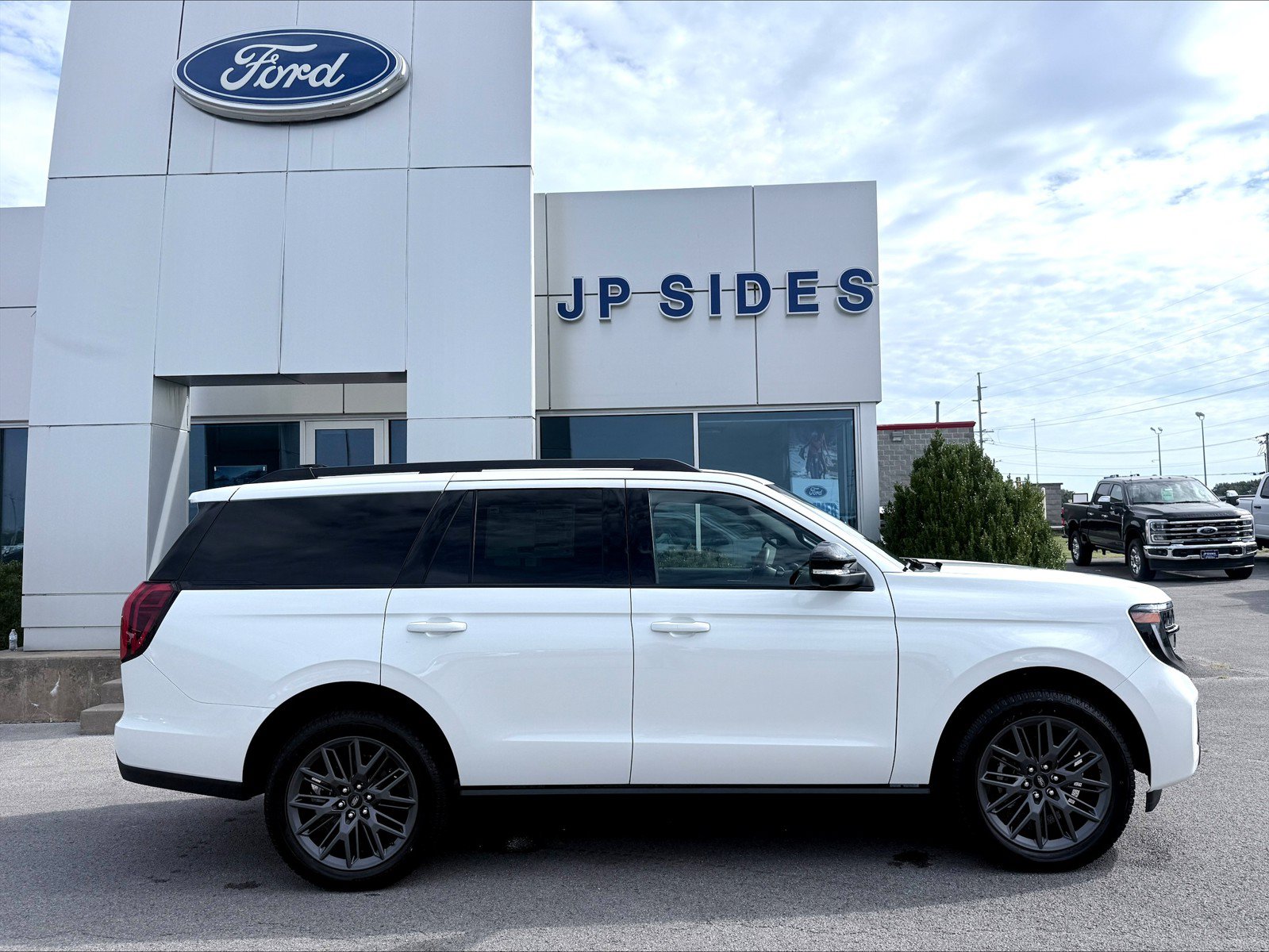 New 2027 Ford Expedition Platinum w/ Stealth Appearance Package AWD/4WD image 4