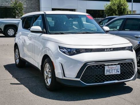 Certified 2023 Kia Soul S FWD image 2