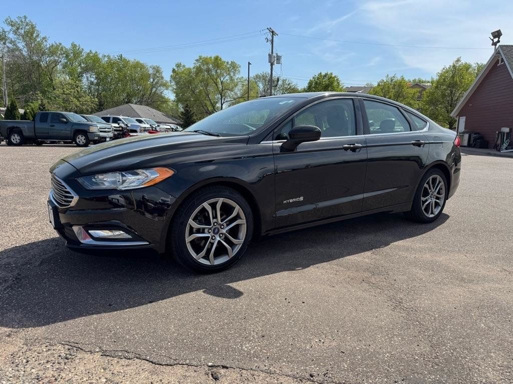 Used 2017 Ford Fusion SE w/ Equipment Group 601A FWD image 13